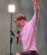 CSLiveLab_MichaelAlag_CopperCandle_Young Man singing with phone attached to head 