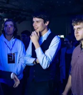 Join the CoSTAR Realtime Lab image people looking at a screen 